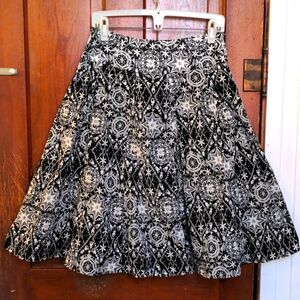 Apt. 9 Black + White Cotton Floral Batik Skirt Size 4